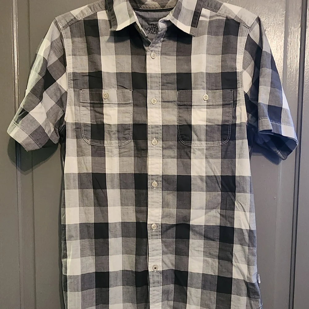 The North Face Short Sleeve Button Up, Black and‎ White Plaid, EUC, Size Small